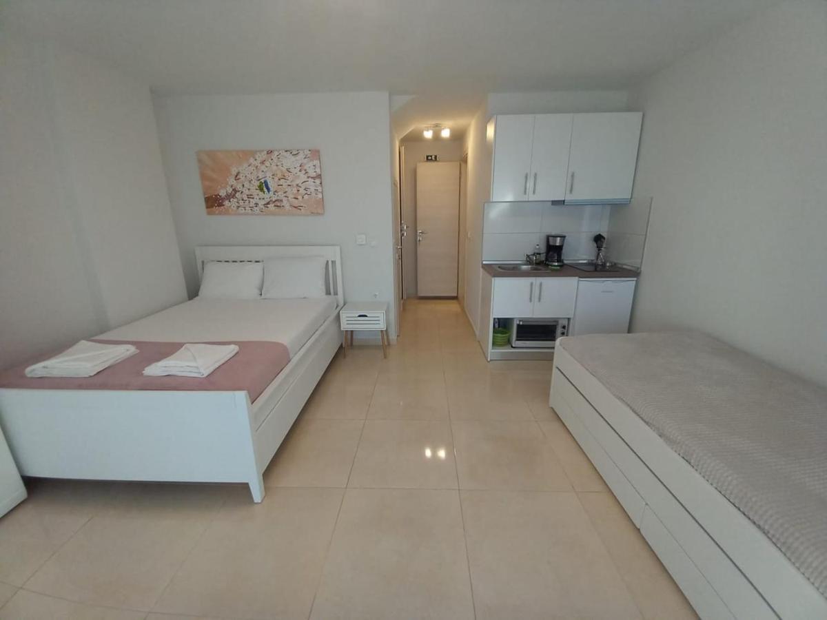 Apartamento Elenis House Néa Péramos Exterior foto