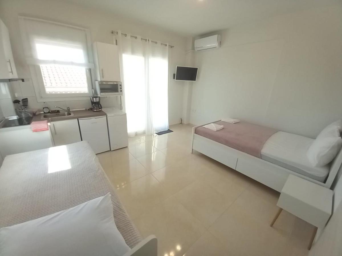 Apartamento Elenis House Néa Péramos Exterior foto